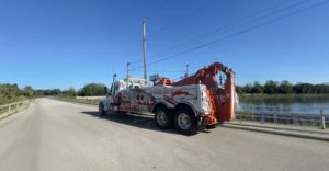 Commercial & Fleet Towing and Recovery Heavy Duty Tow Truck Chacon Towing San Antonio El Paso
